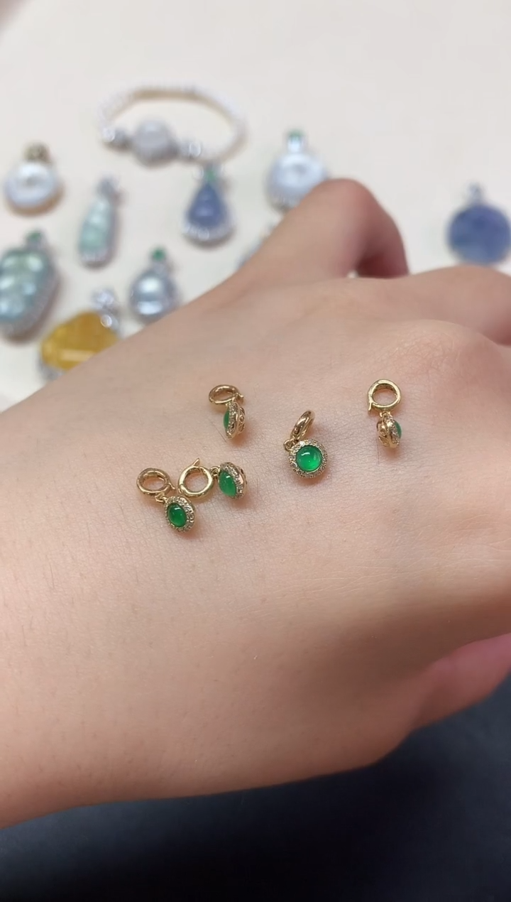 翡翠18K金镶嵌吊坠(不含链)吊坠|680+0多样性发其一