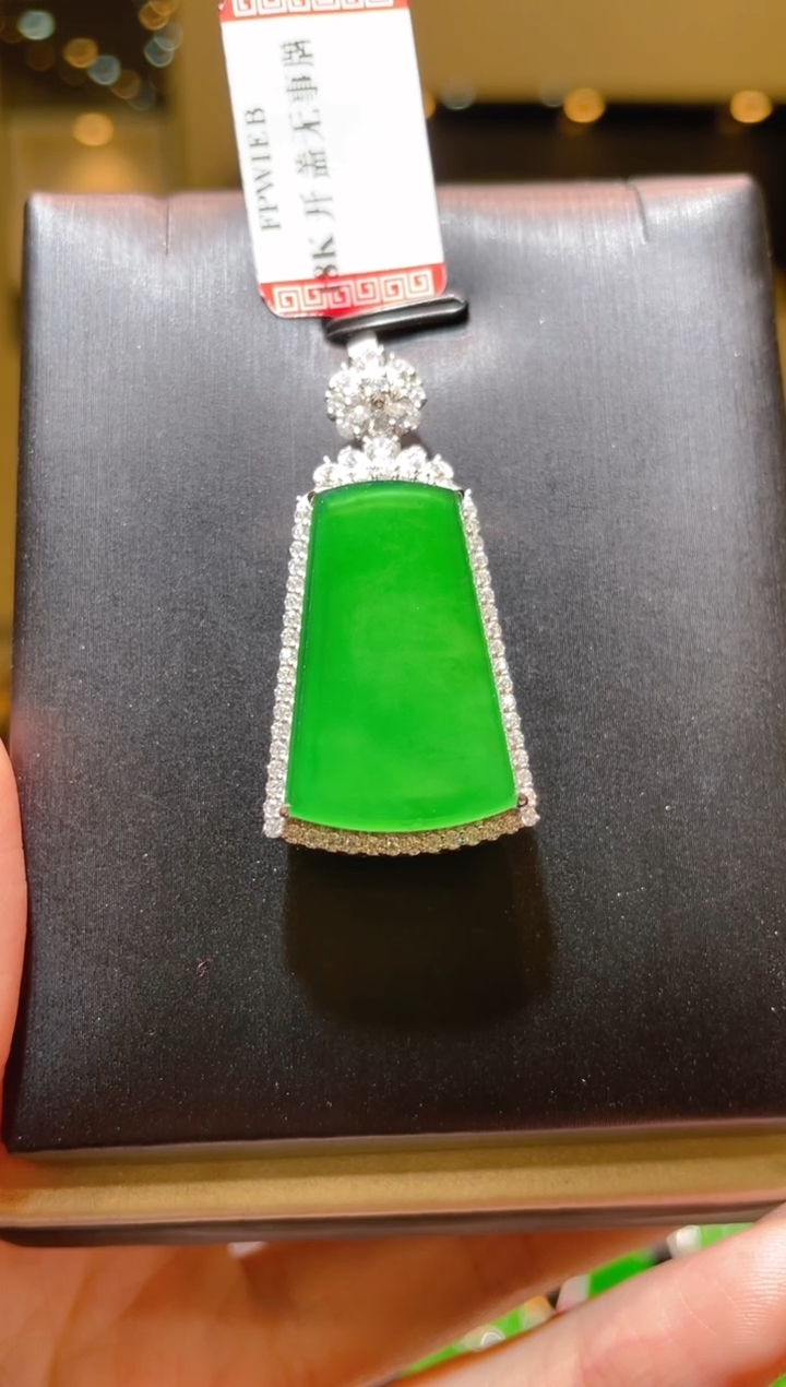【闪购商品】翡翠吊坠(赠链)18K金镶嵌A39