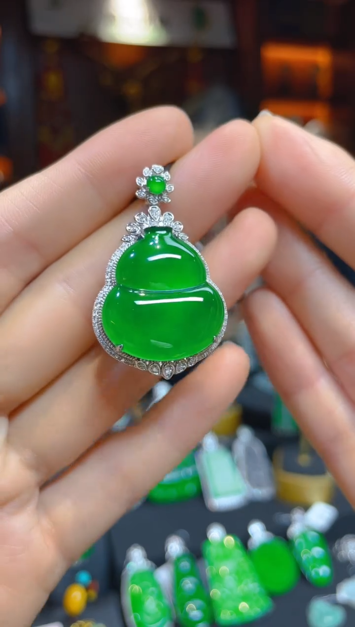 【闪购商品】翡翠颈饰18K金镶嵌115901天然A货翡翠葫芦吊坠