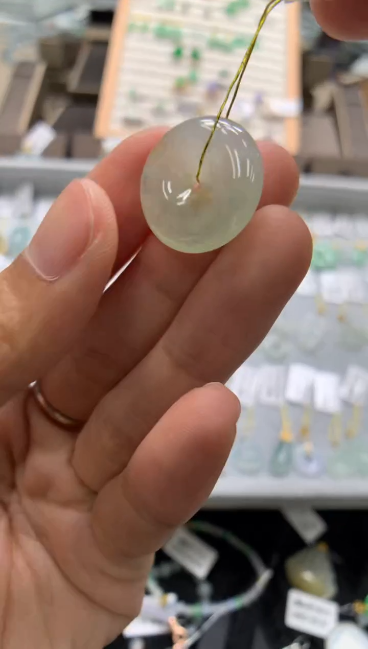 颈饰未镶嵌翡翠平安扣