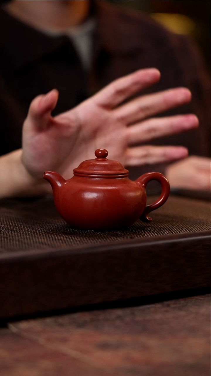 宜兴紫砂宝山朱泥莲子