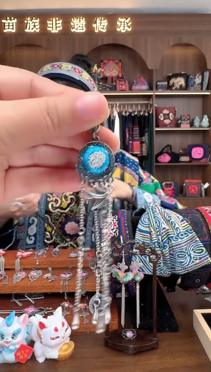 【闪购商品】织绣扶光苗绣传承167