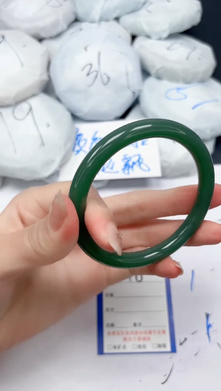 未镶嵌手镯石英质玉140/61.3