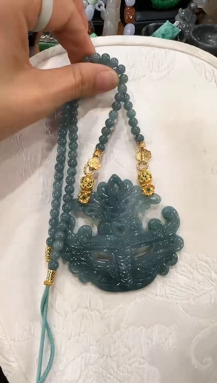 翡翠未镶嵌颈饰国风