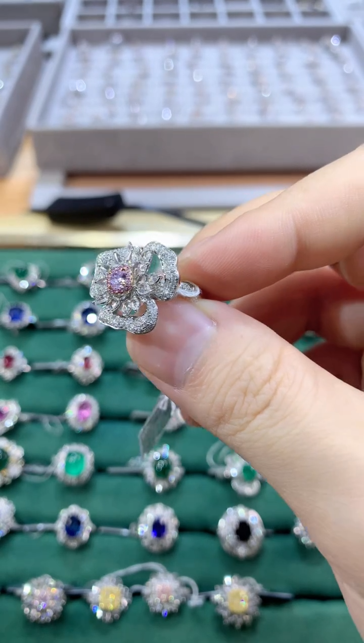 18K金镶嵌戒指钻石戒指