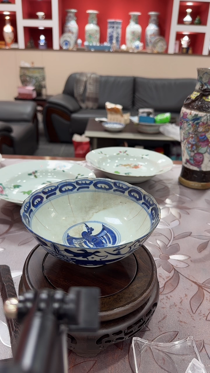 青花大碗有几条冲线有嗑皮