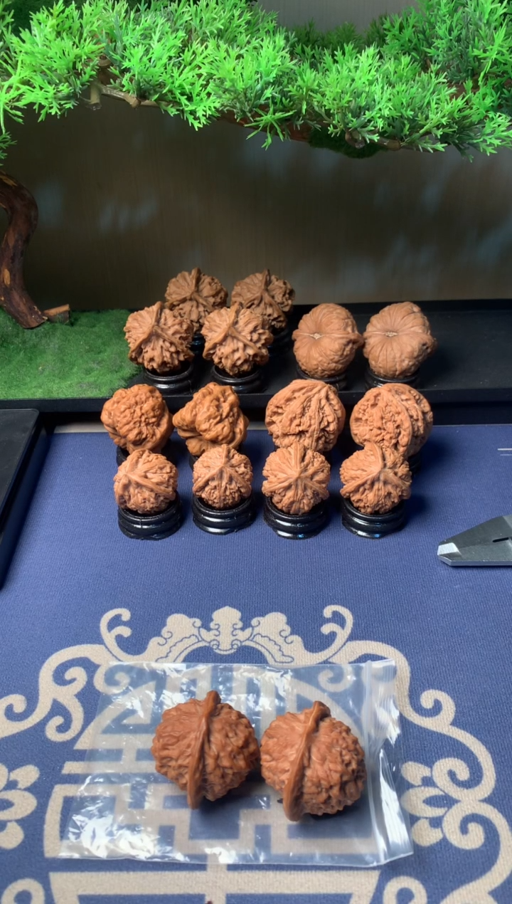 【闪购商品】文玩核桃吊坠40瓷娃娃