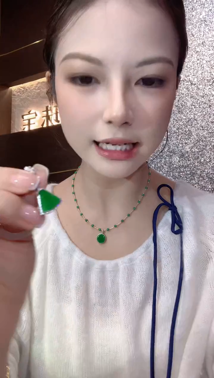 吊坠(不含链)18K金镶嵌翡翠A10 多样性发一件