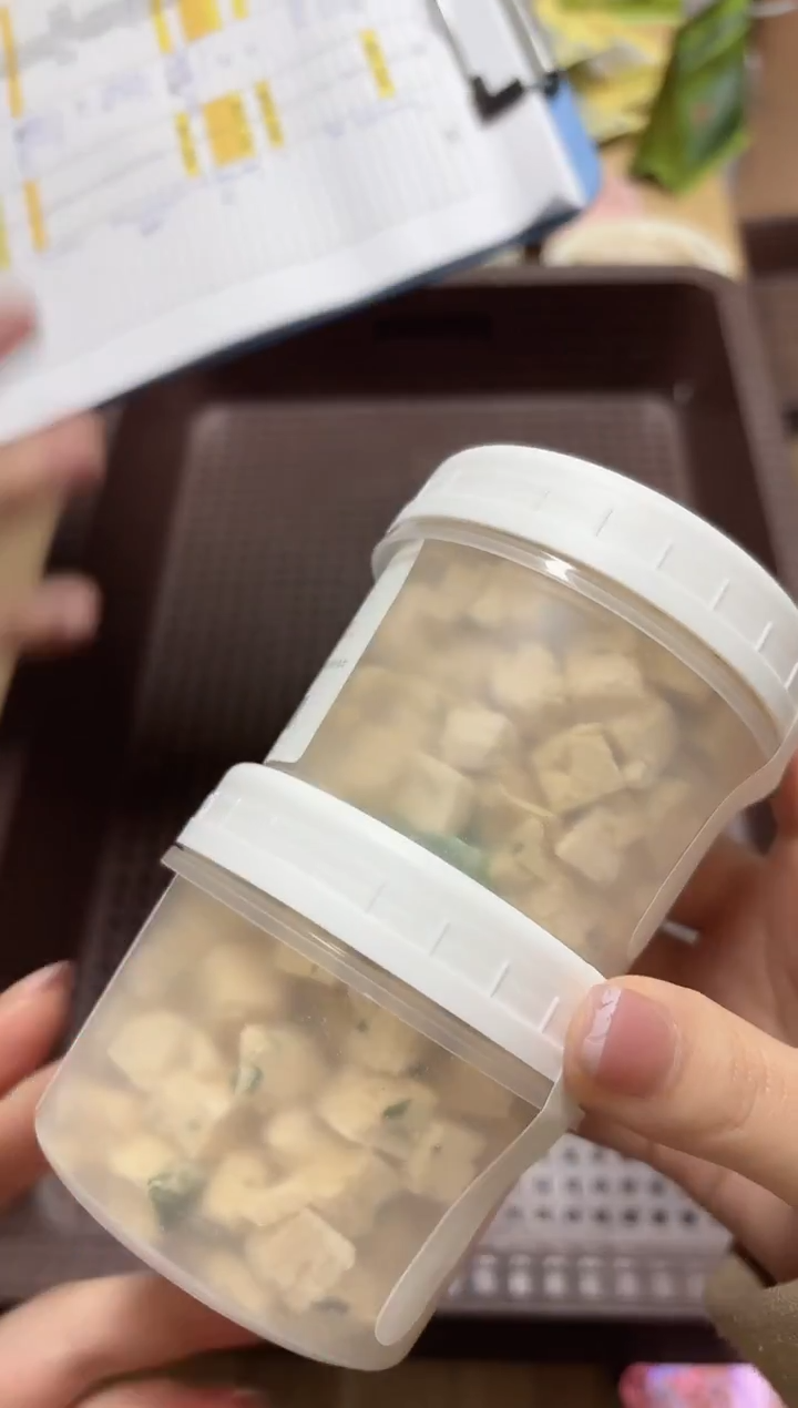 小桃家菠菜鸡丁2个