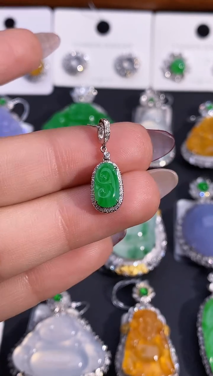 【闪购商品】翡翠颈饰18K金镶嵌吊坠