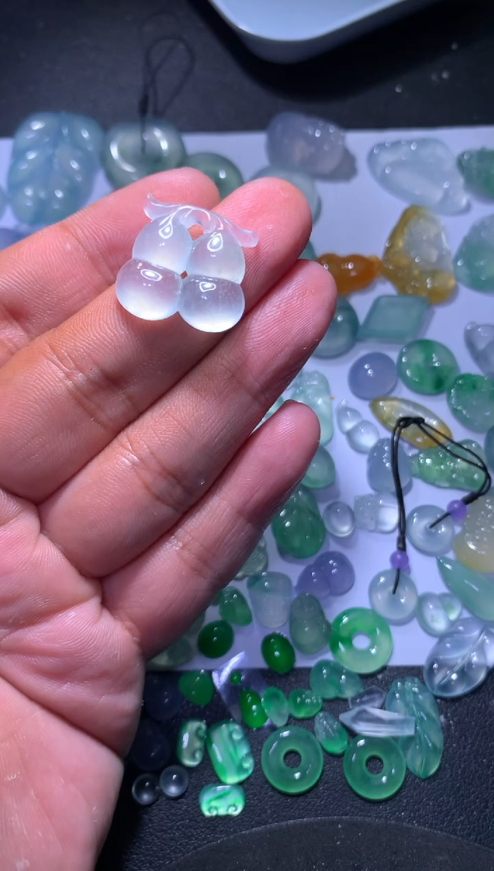 【闪购商品】翡翠颈饰未镶嵌葫芦一对