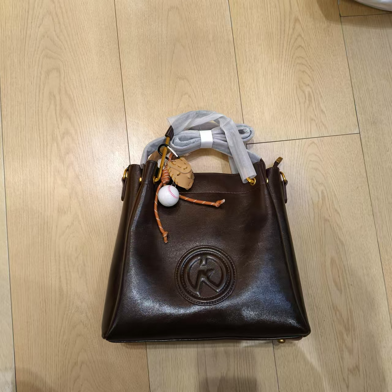 【静姐补贴】2025新款水桶包6896#咖色