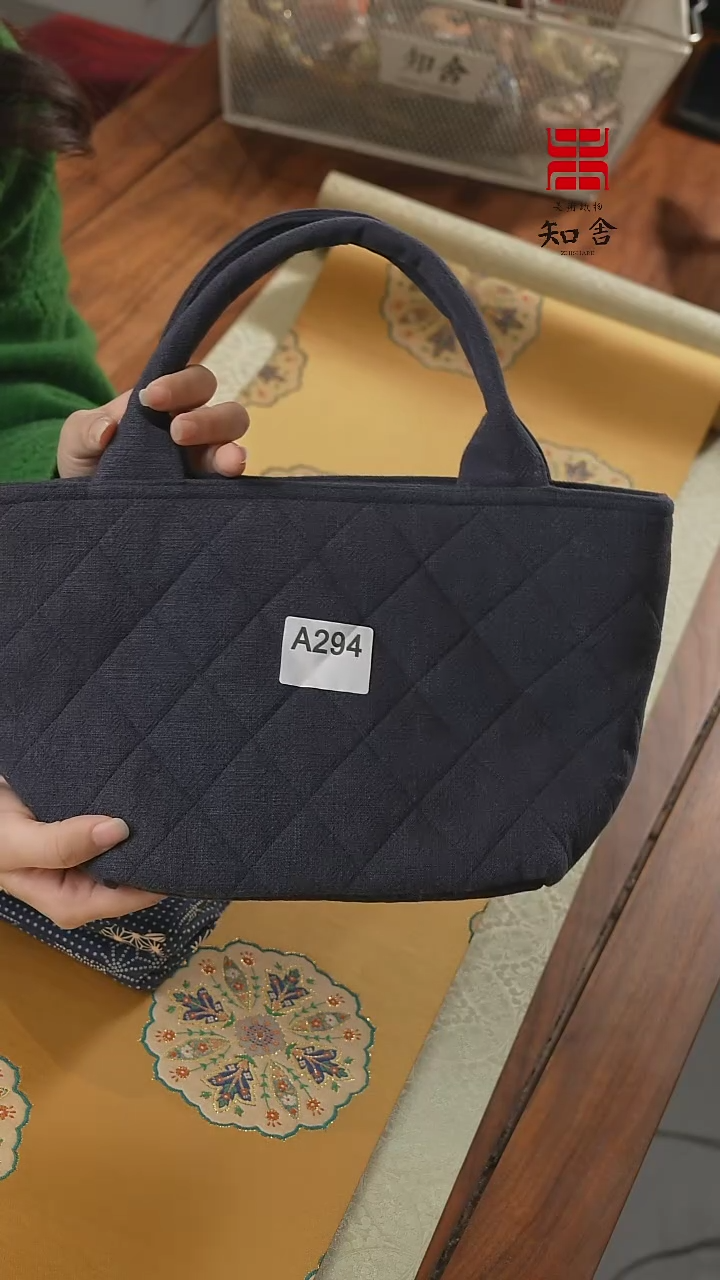 【闪购商品】织绣包包·············