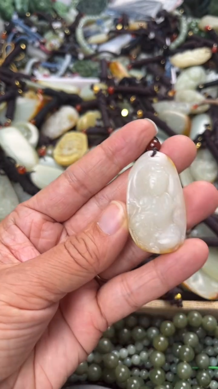 【闪购商品】和田玉颈饰未镶嵌多样性发货没有证书拍一发一有瑕