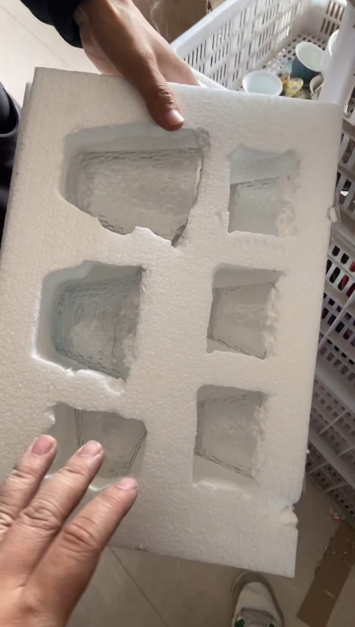 杯无运费险有瑕疵的摄影的产品有使用过的痕迹有点脏介意勿拍