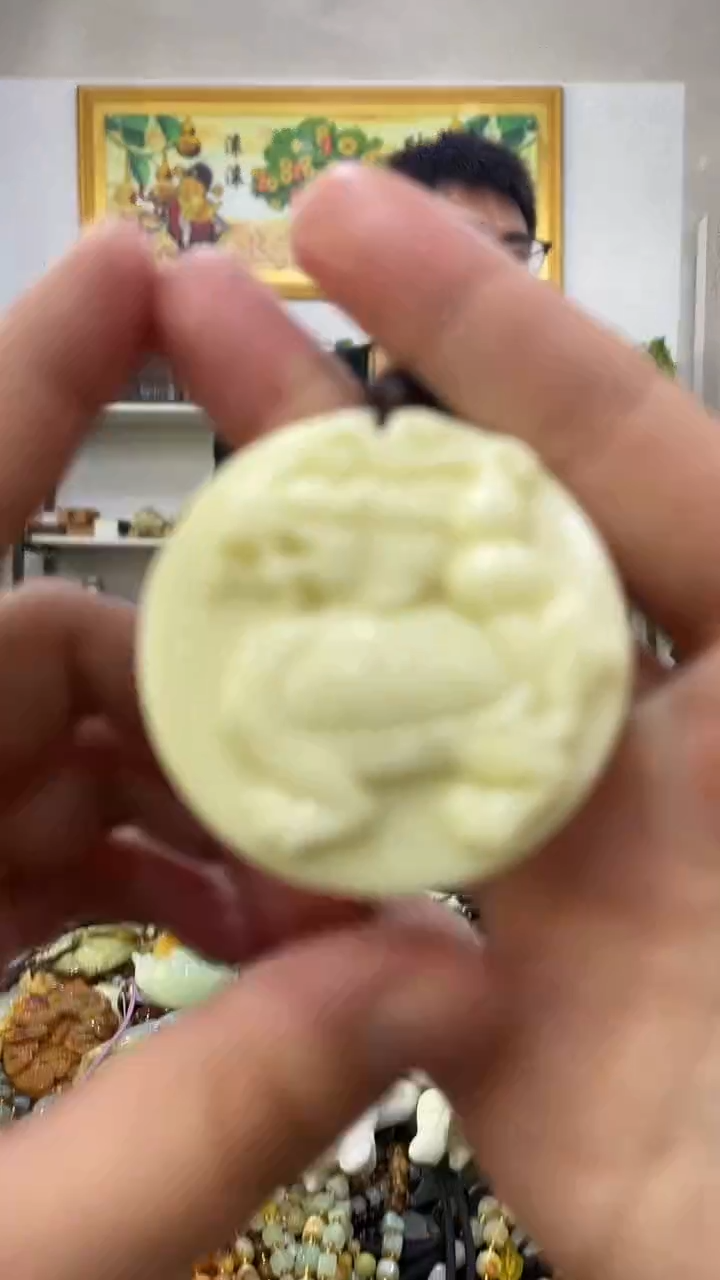 未镶嵌蛇纹石玉吊坠  