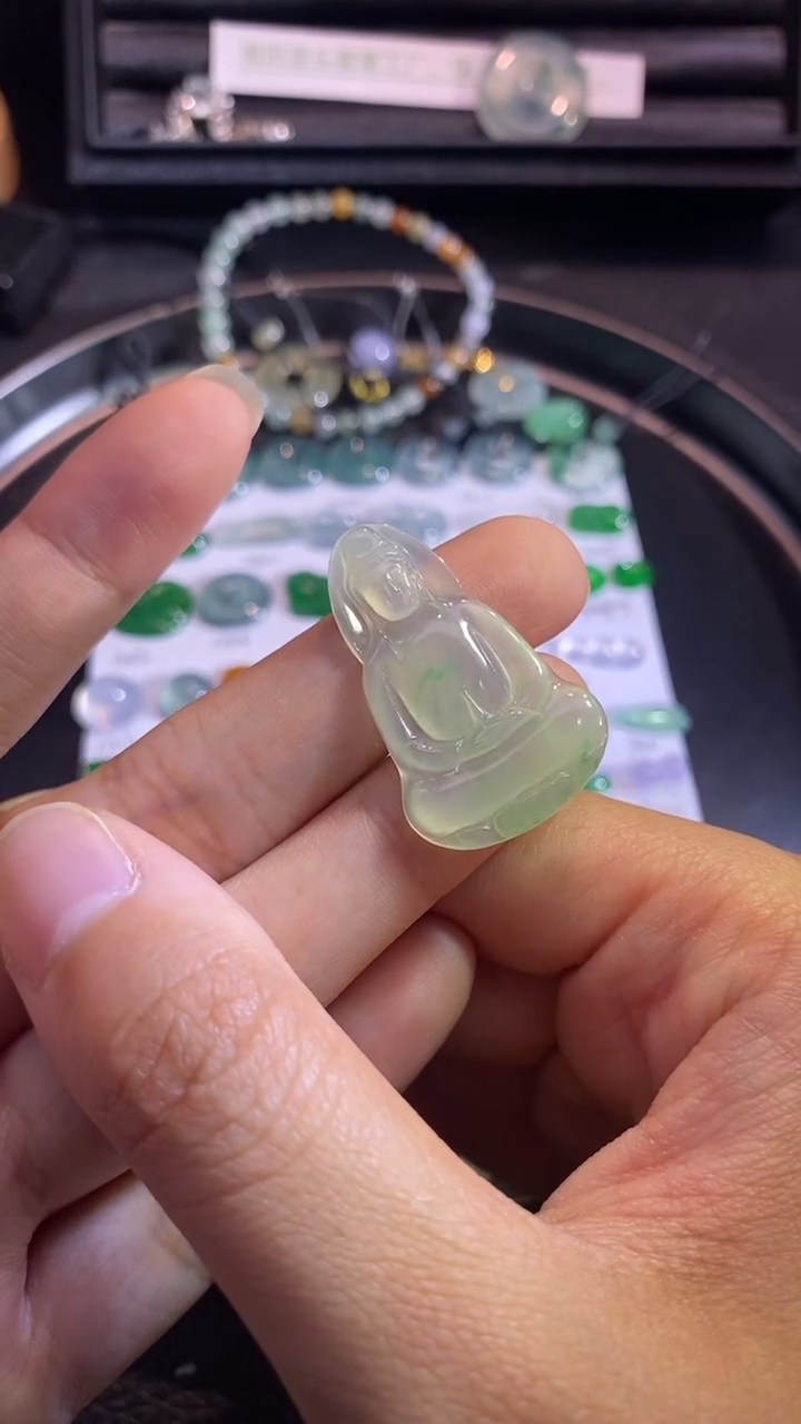 翡翠挂件未镶嵌观音