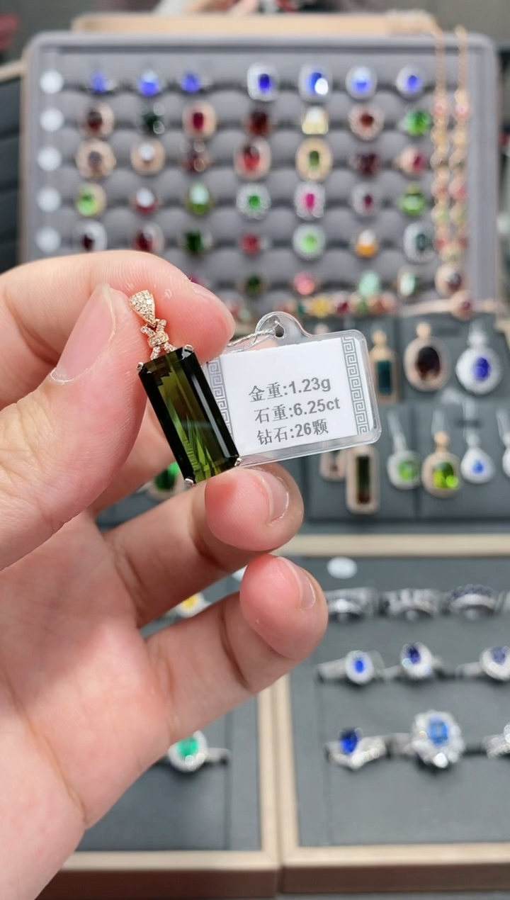 【闪购商品】碧玺颈饰18K金镶嵌6.25  