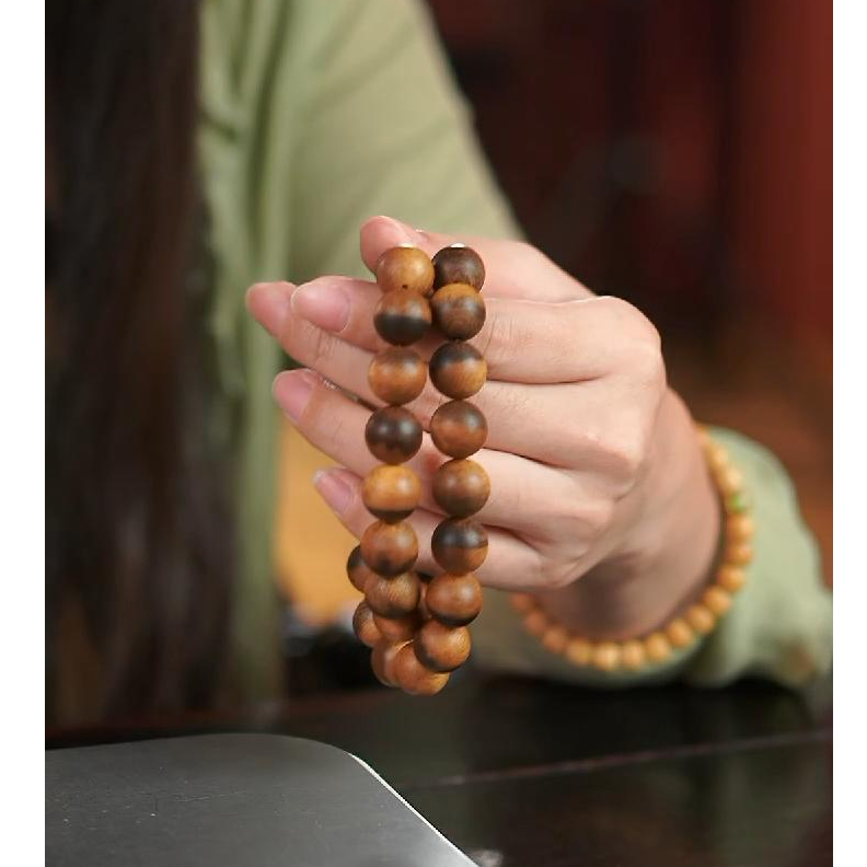 沉香蚁王 一线天黄奇楠 1.2