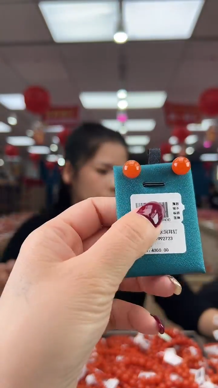 【闪购商品】南红玛瑙耳钉18K金镶嵌多样发其一/