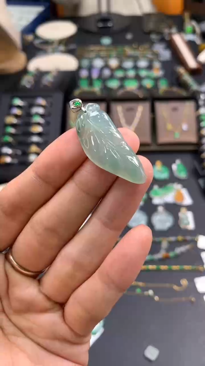 颈饰18K金镶嵌翡翠11492