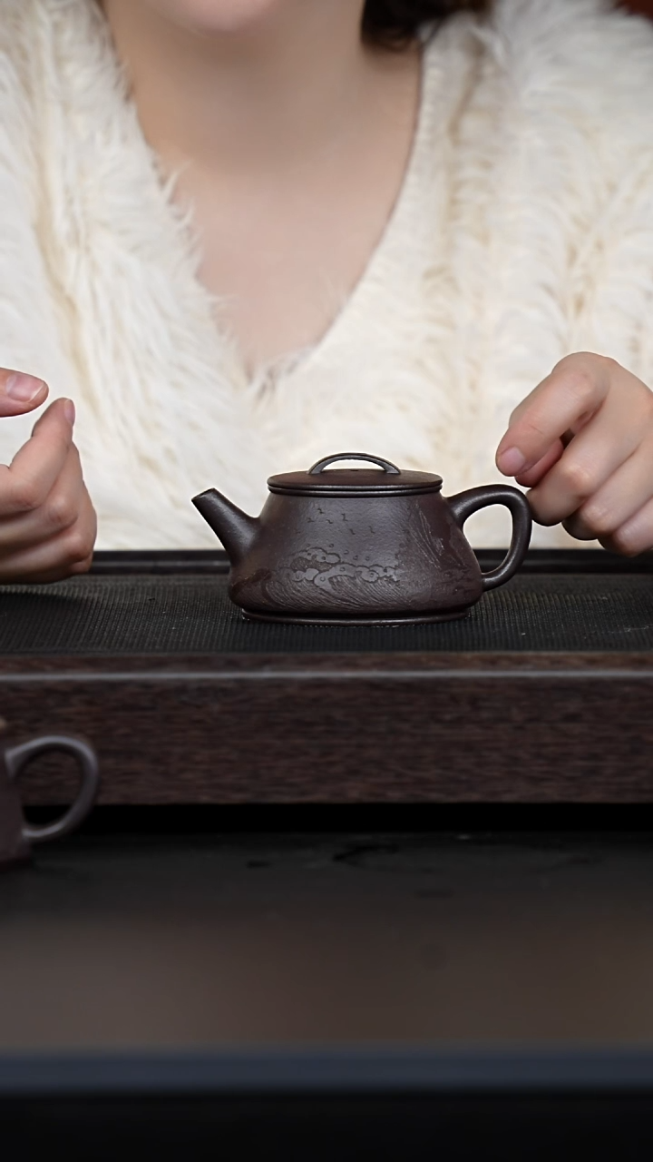 【闪购商品】紫砂茶壶黑墩头刻绘瓦瓢