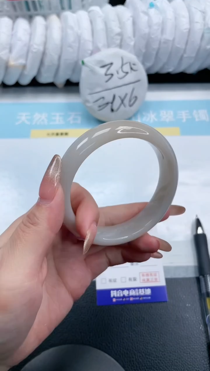 【闪购商品】石英质玉手镯未镶嵌8S58-61