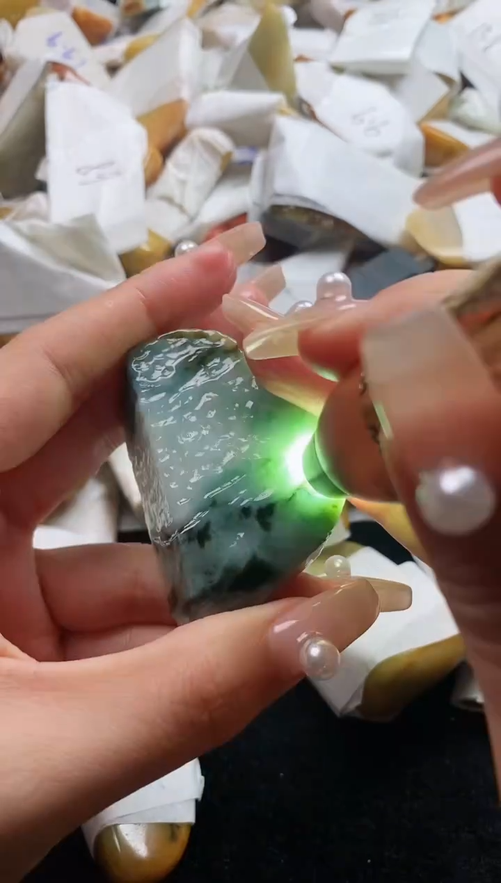 翡翠裸石翡翠挂件裸石