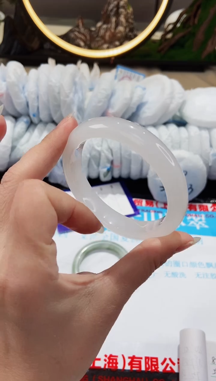 【闪购商品】石英质玉手镯未镶嵌100-56