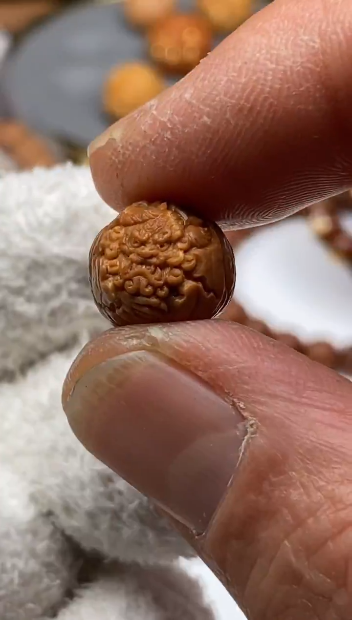 手串猴头核桃雨墨臻至  貔貅