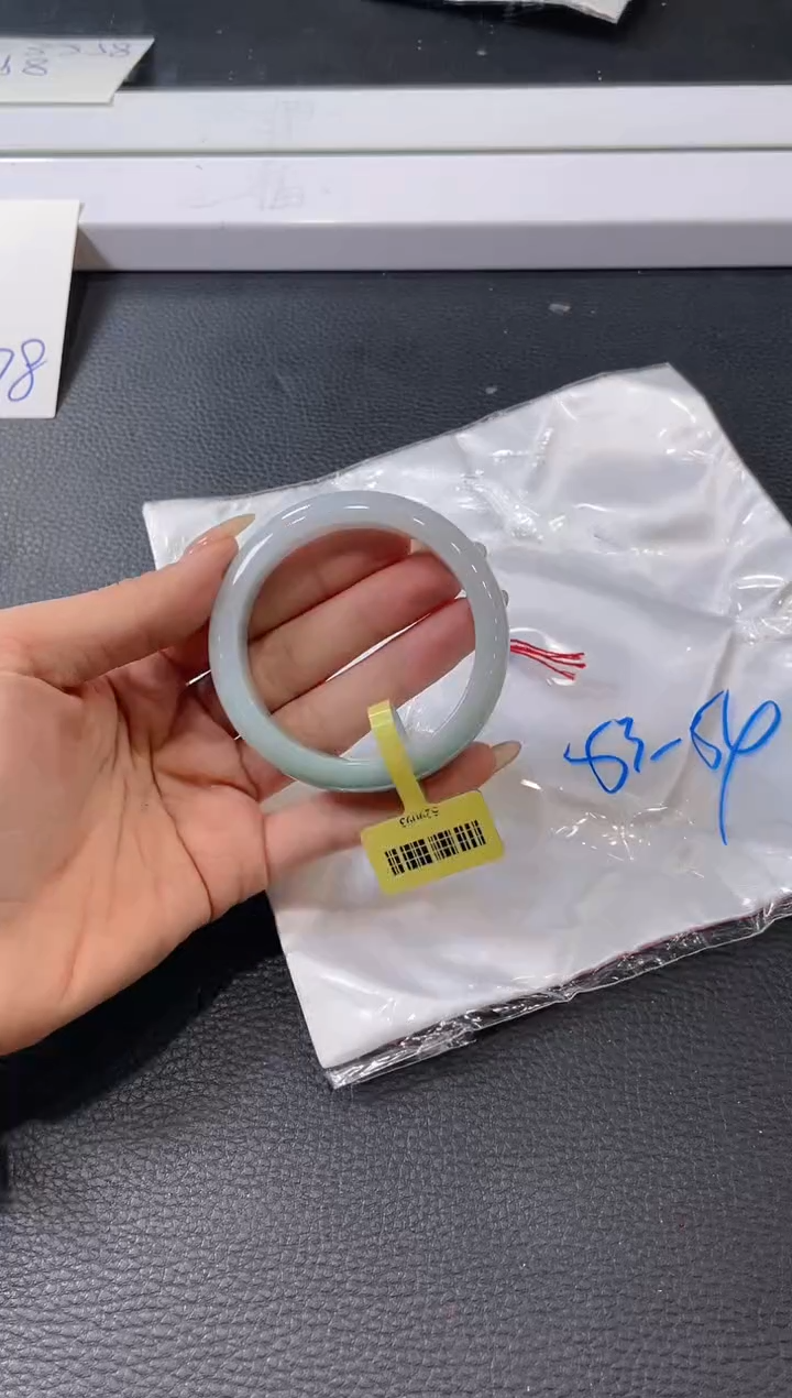 【闪购商品】翡翠手镯未镶嵌手镯