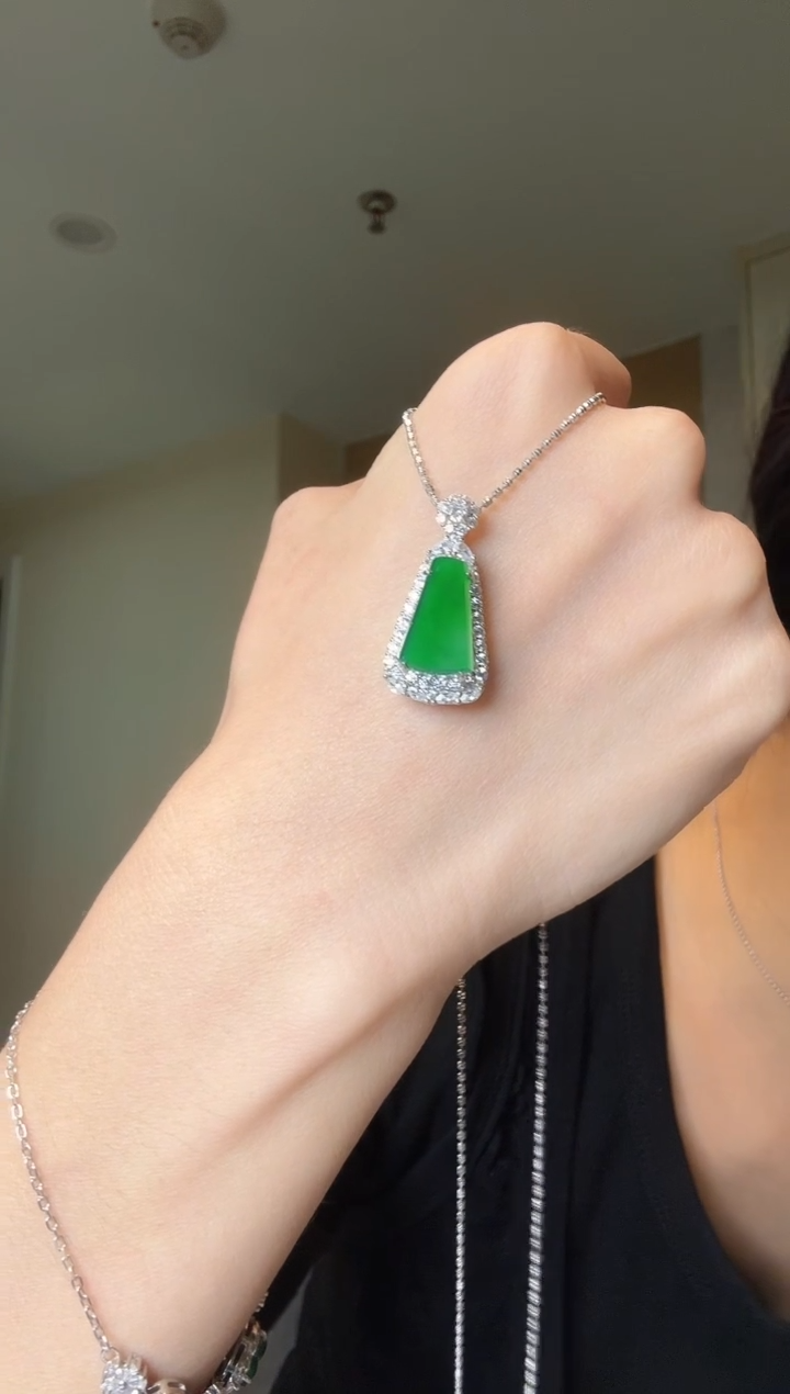 【闪购商品】翡翠吊坠(不含链)银S925镶嵌天然翡翠吊坠