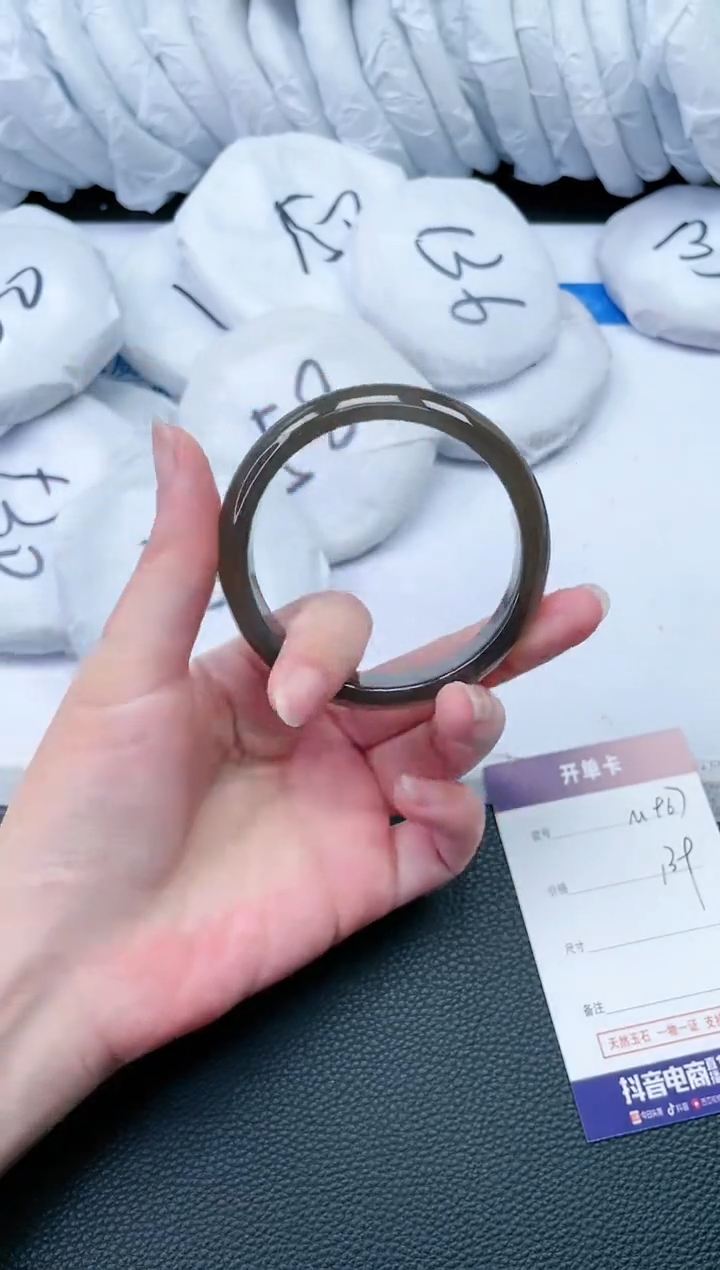 【闪购商品】石英质玉手镯未镶嵌M967