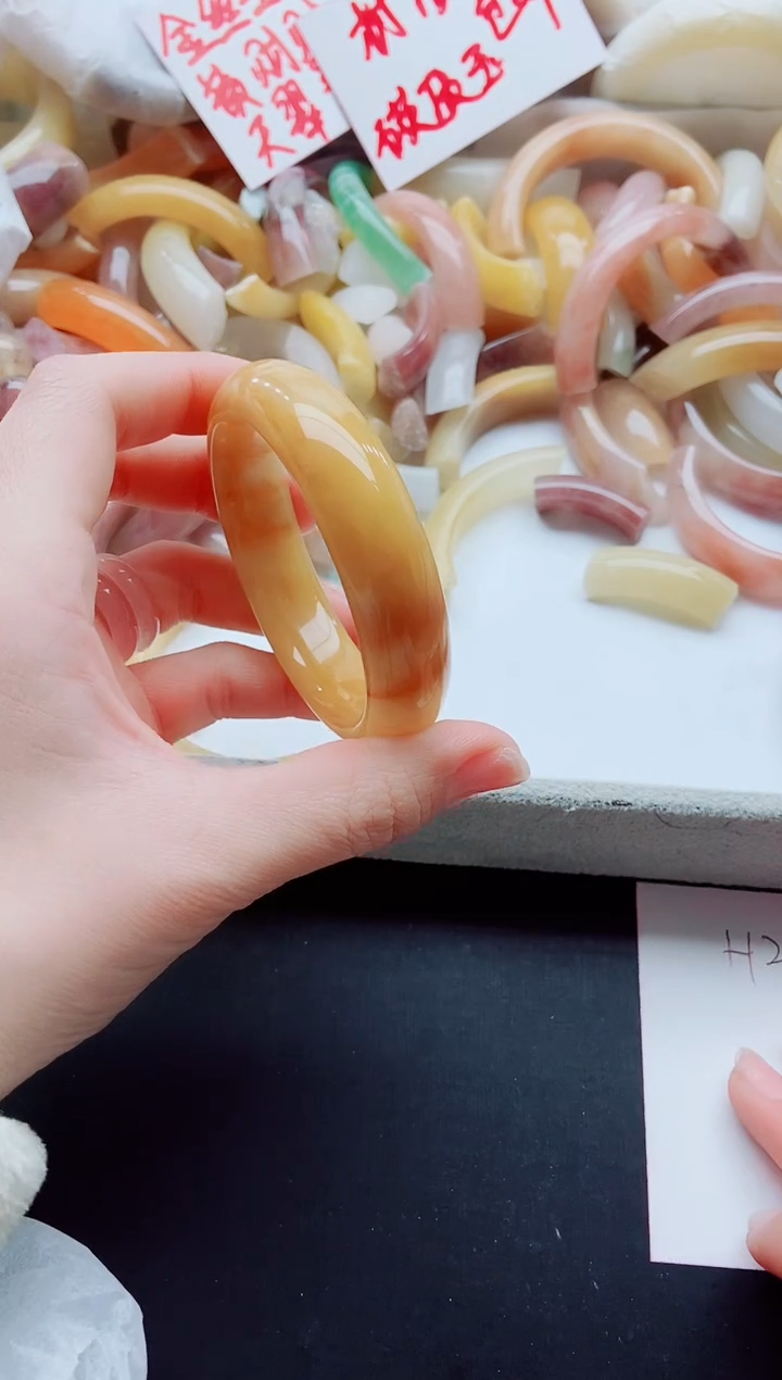 【闪购商品】石英质玉手镯未镶嵌H220-56-57