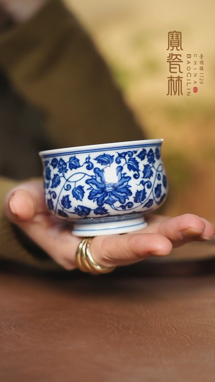 【闪购商品】青花缠枝花卉高足炉式