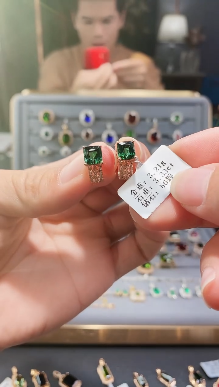 【闪购商品】碧玺耳饰18K金镶嵌3.33配钻