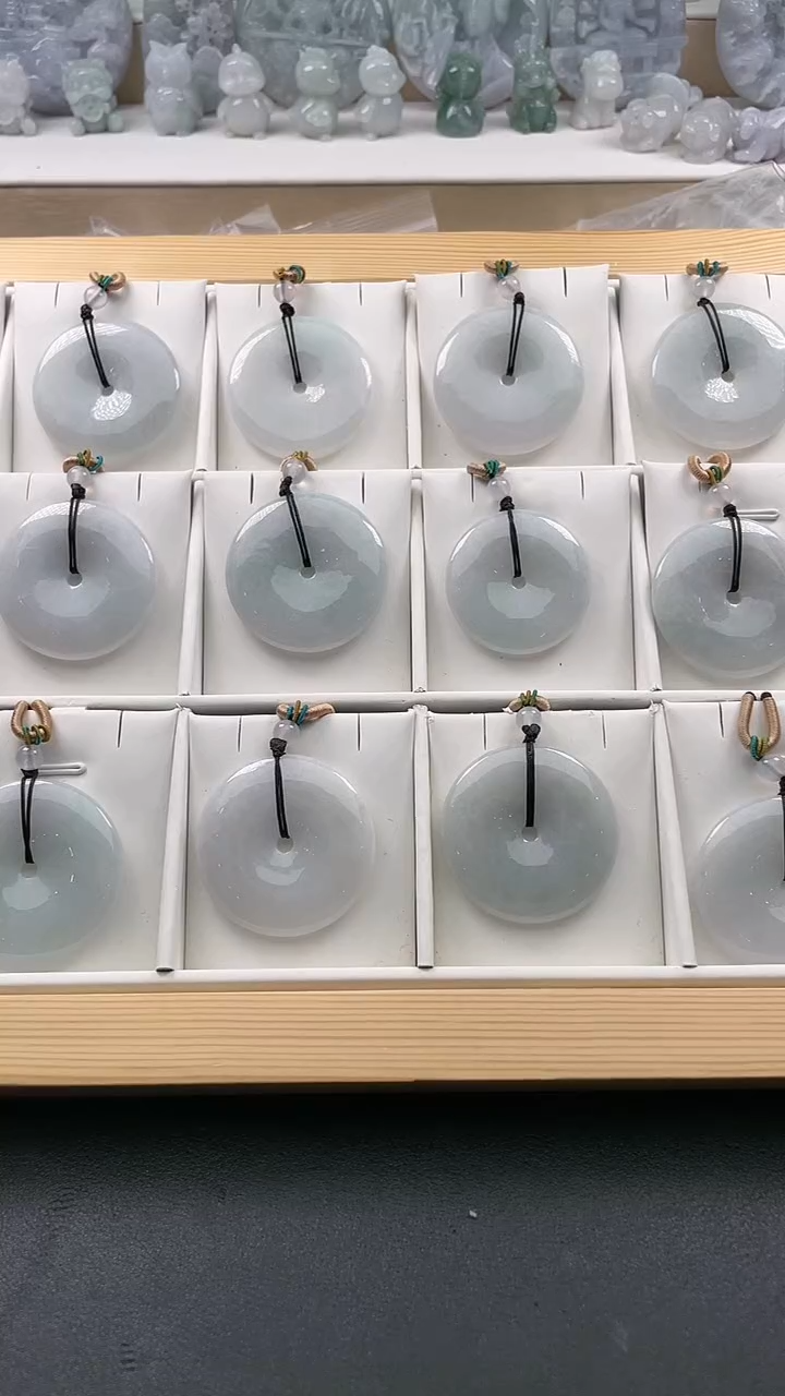 翡翠未镶嵌颈饰..../7/8/ 35多样性发其一