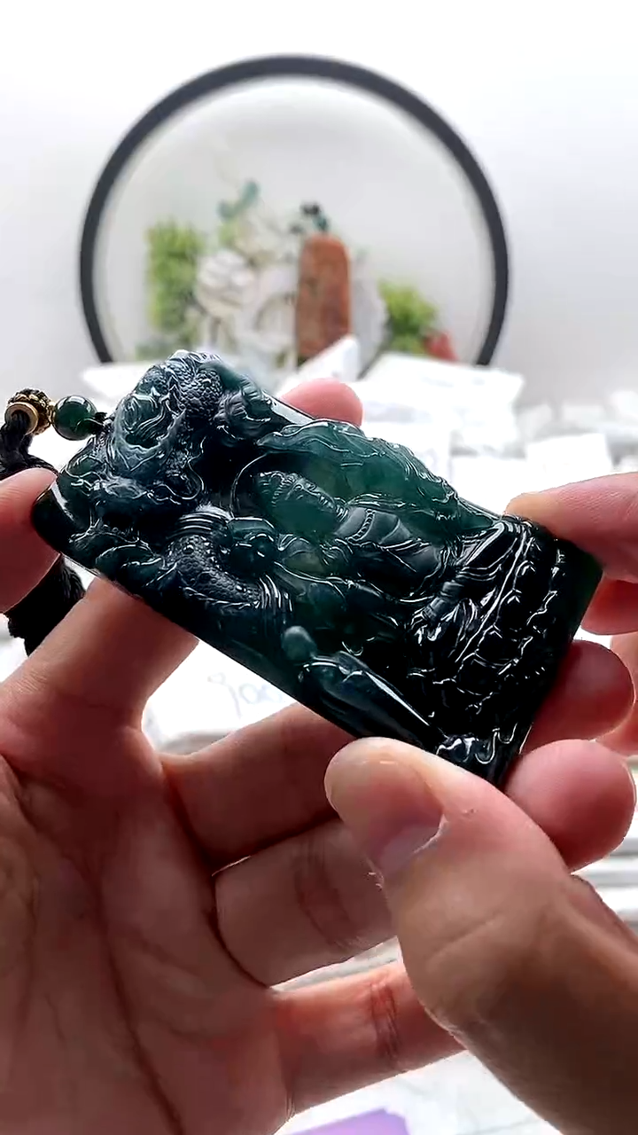 颈饰未镶嵌翡翠虚空藏