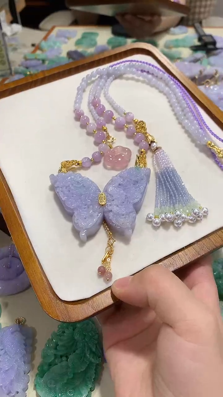 颈饰未镶嵌翡翠吊坠