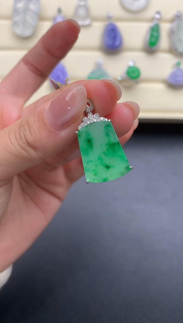 【闪购商品】翡翠颈饰18K金镶嵌Q187      