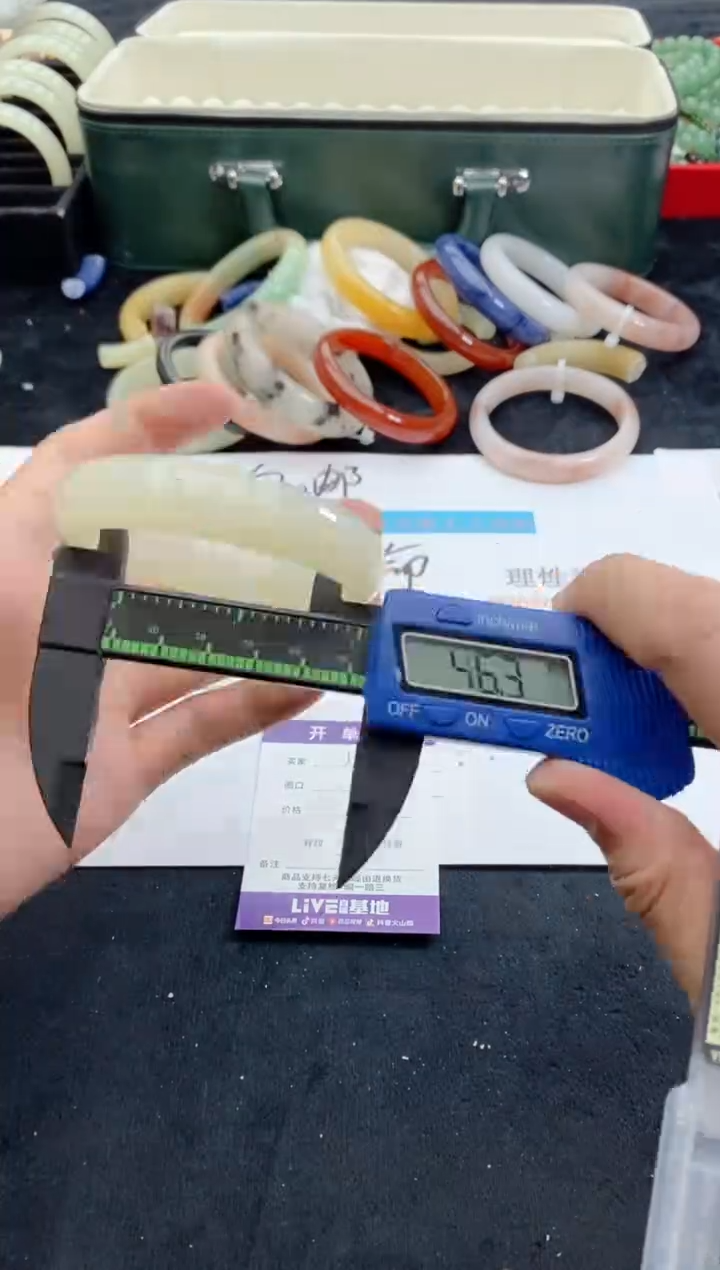 【闪购商品】石英质玉手镯未镶嵌57+54-55