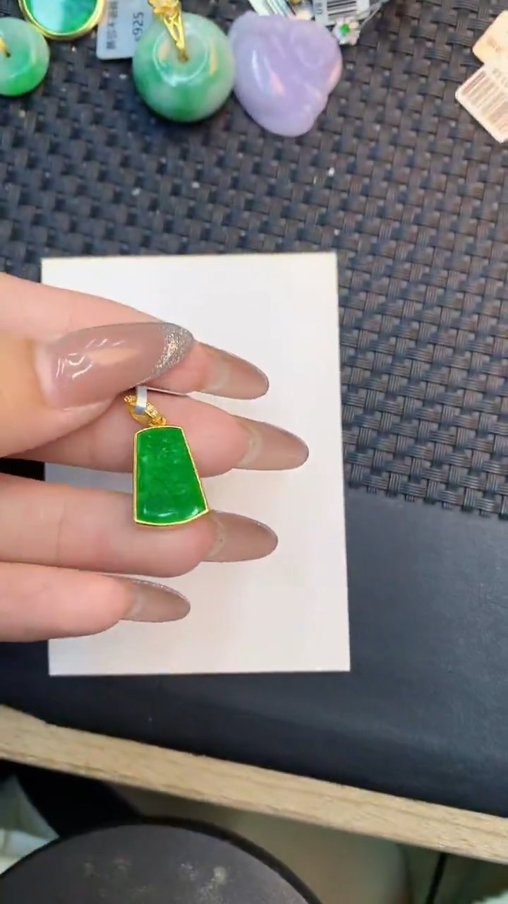 颈饰未镶嵌翡翠1