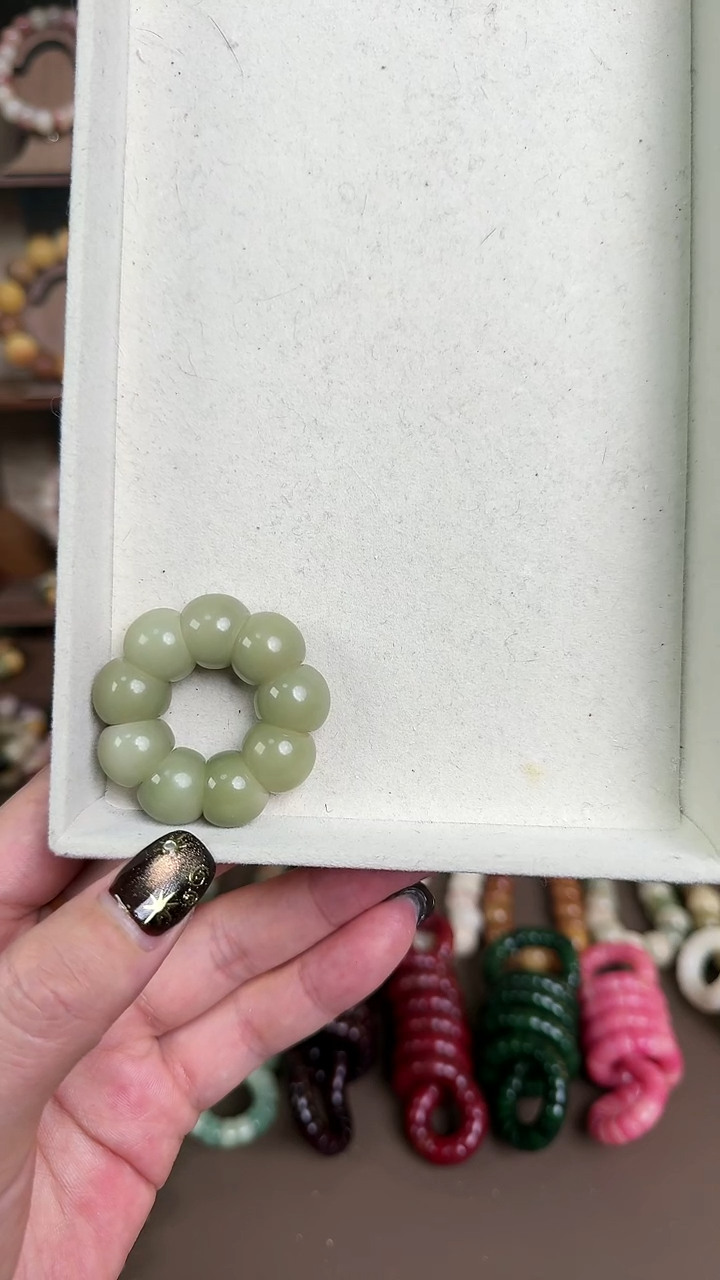 吊坠菩提根/象牙果内绿色手捻（默认微瑕）