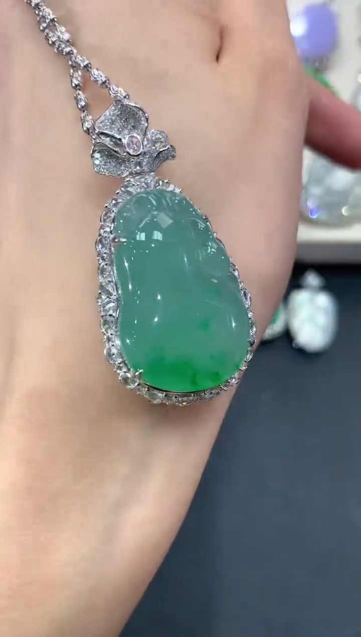 【闪购商品】翡翠吊坠(不含链)18K金镶嵌q29