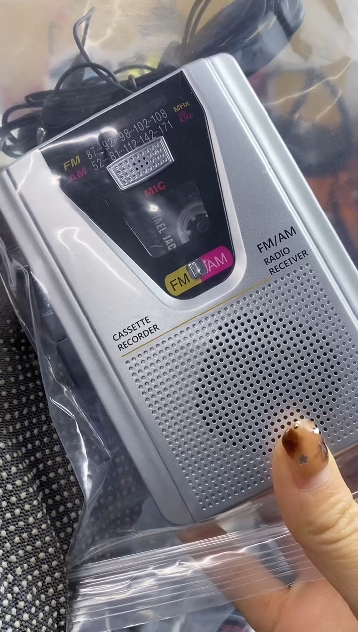 佳***。一物一链接，收音机，