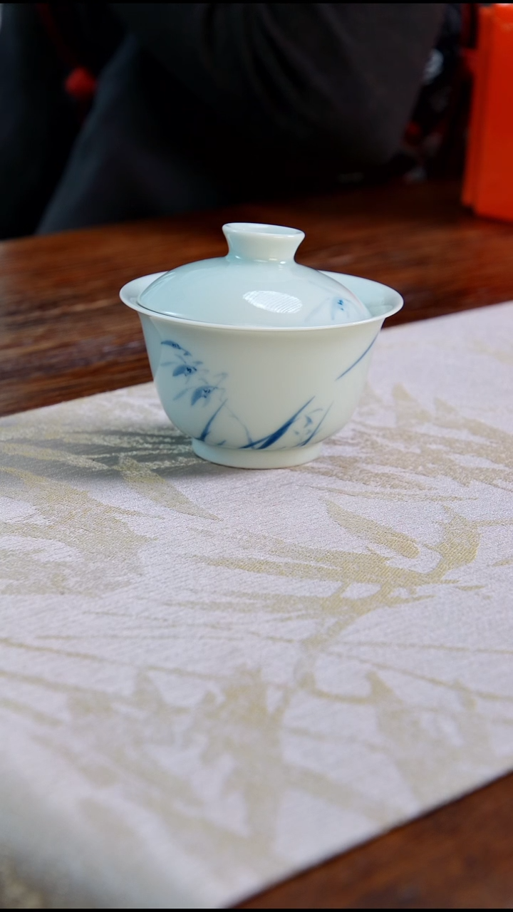 【闪购商品】翰文堂青花矮兰花盖碗（合缝微瑕不退不换）