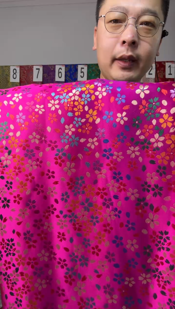 混纺织锦缎布头长60  宽90