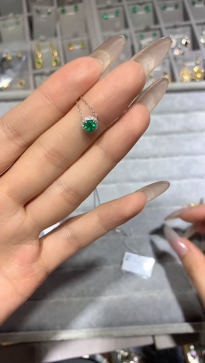 【闪购商品】祖母绿项链18K金镶嵌项链