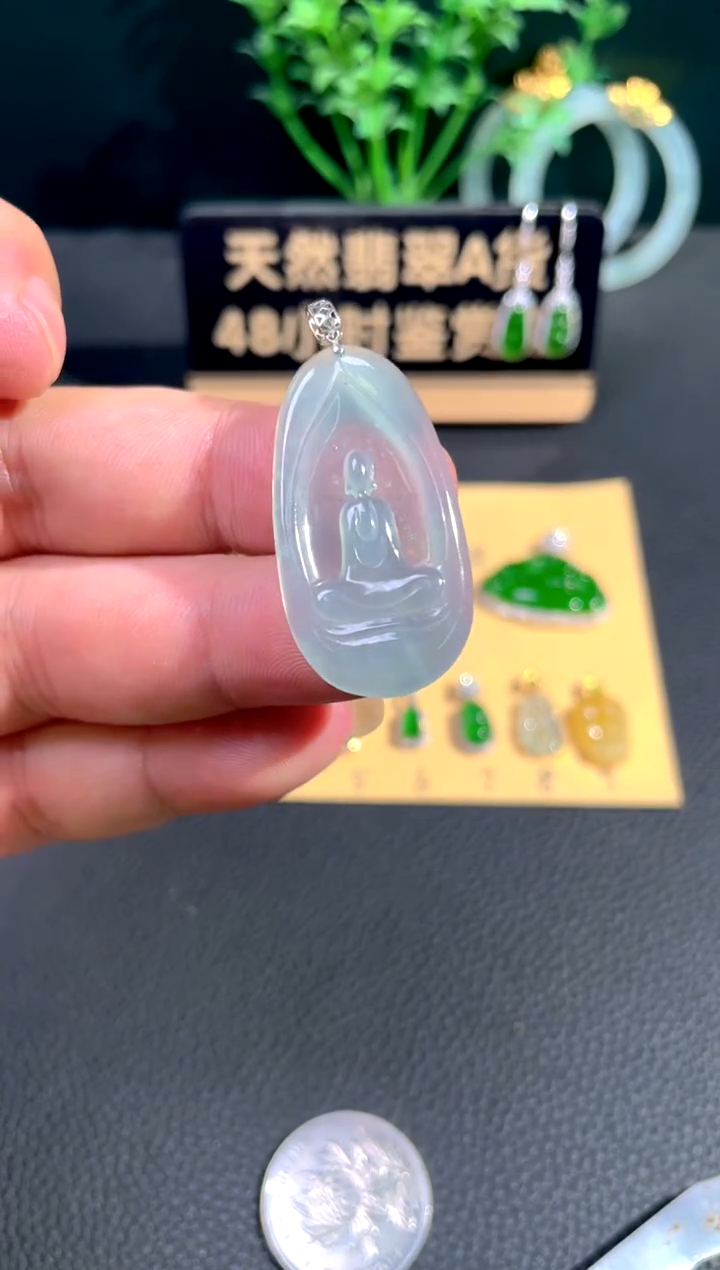 颈饰18K金镶嵌翡翠翡翠