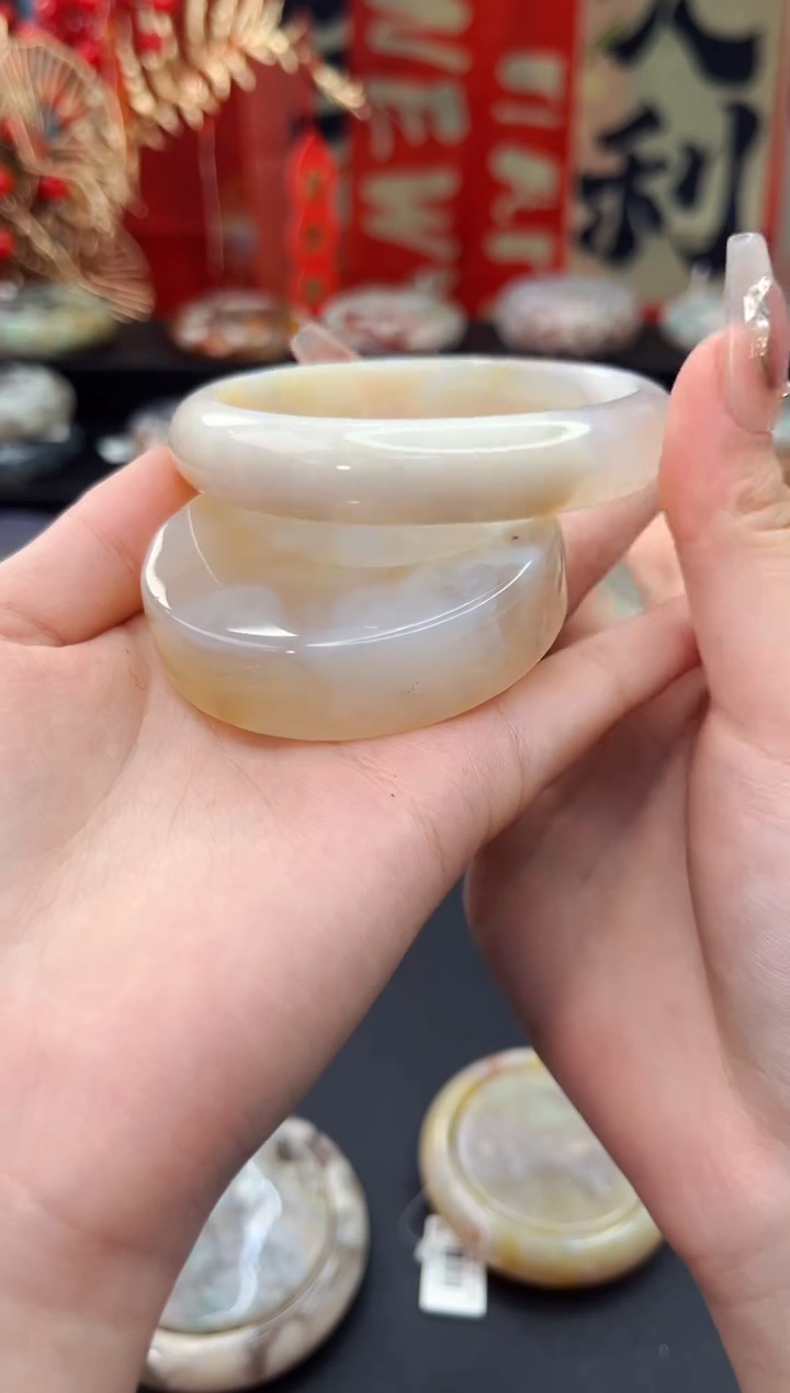 【闪购商品】石英质玉手镯未镶嵌赠送镯心（60圈口）无证书